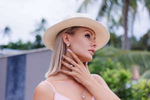 How to Style Pieces from a Trendy Huggie Earrings Collection How to Style Pieces from a Trendy Huggie Earrings Collection